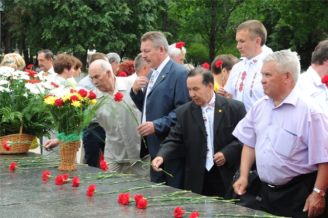 Цветы для Ивана Яковлева — от Большого Совета ЧНК